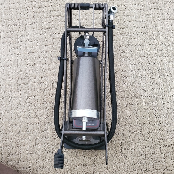 *NEW* Portable Bike Pump - Picture 5 of 8